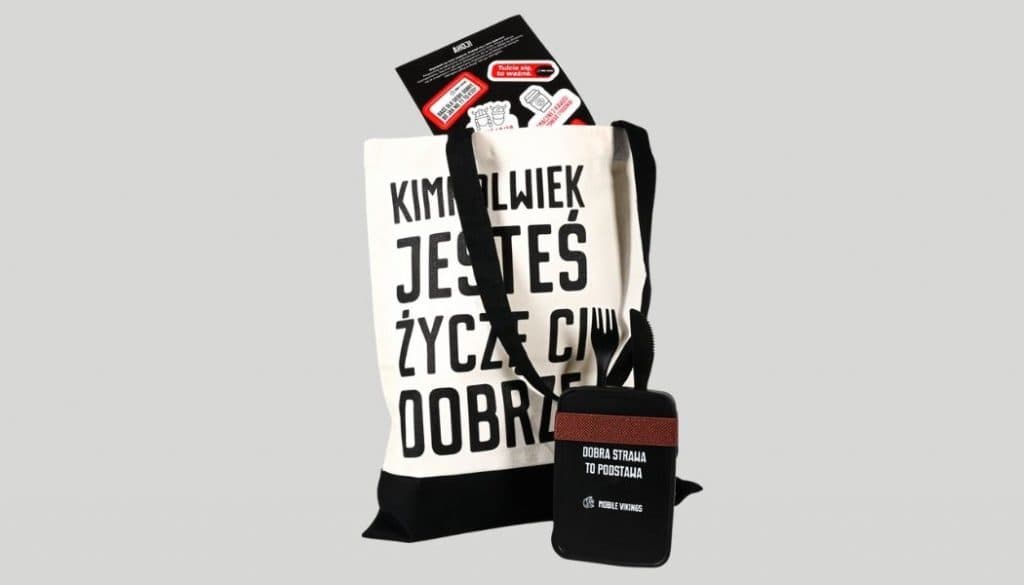 A light-colored cotton bag with black handles and black lettering placed on the Mobile Vikings blog.
