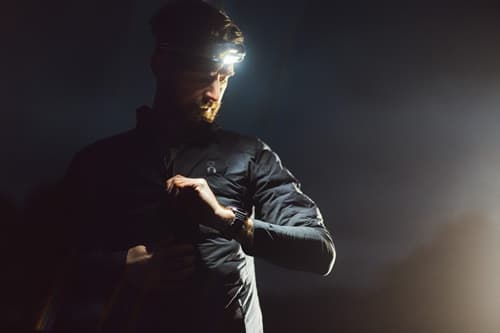 Polar Grit X2 Pro nocą