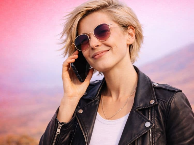 kobieta rozmawia przez telefon